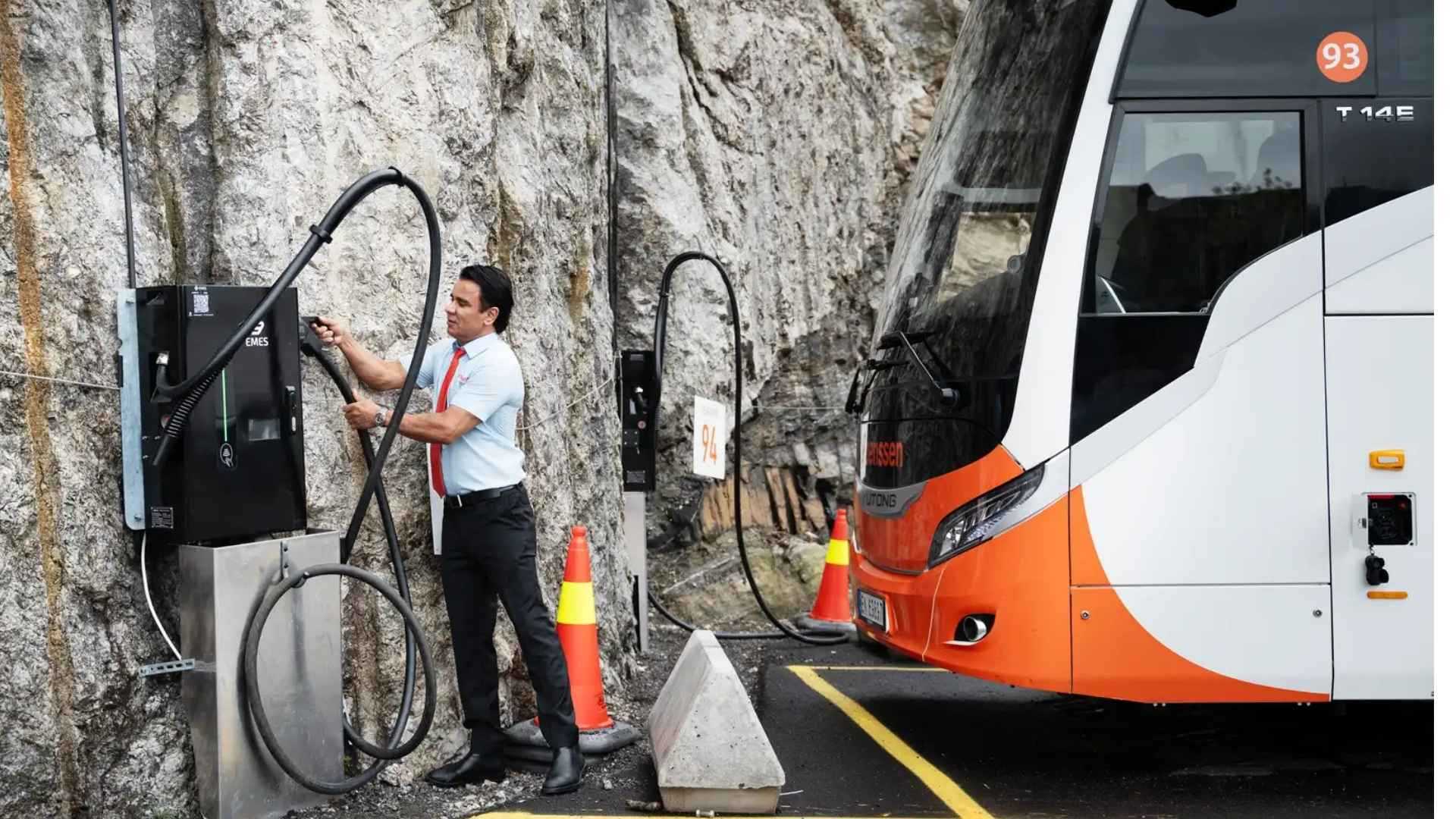 https://admin.jenssenmobility.no/wp-content/uploads/2026/06/jenssen-ladestasjon.jpg