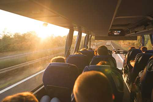 https://admin.jenssenmobility.no/wp-content/uploads/2022/04/folk-i-buss2.jpg